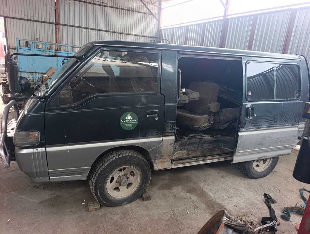 Авторазбор Mitsubishi Delica (L300/L400, 4WD) 2.5 дизель АКПП раздатка: фото 2