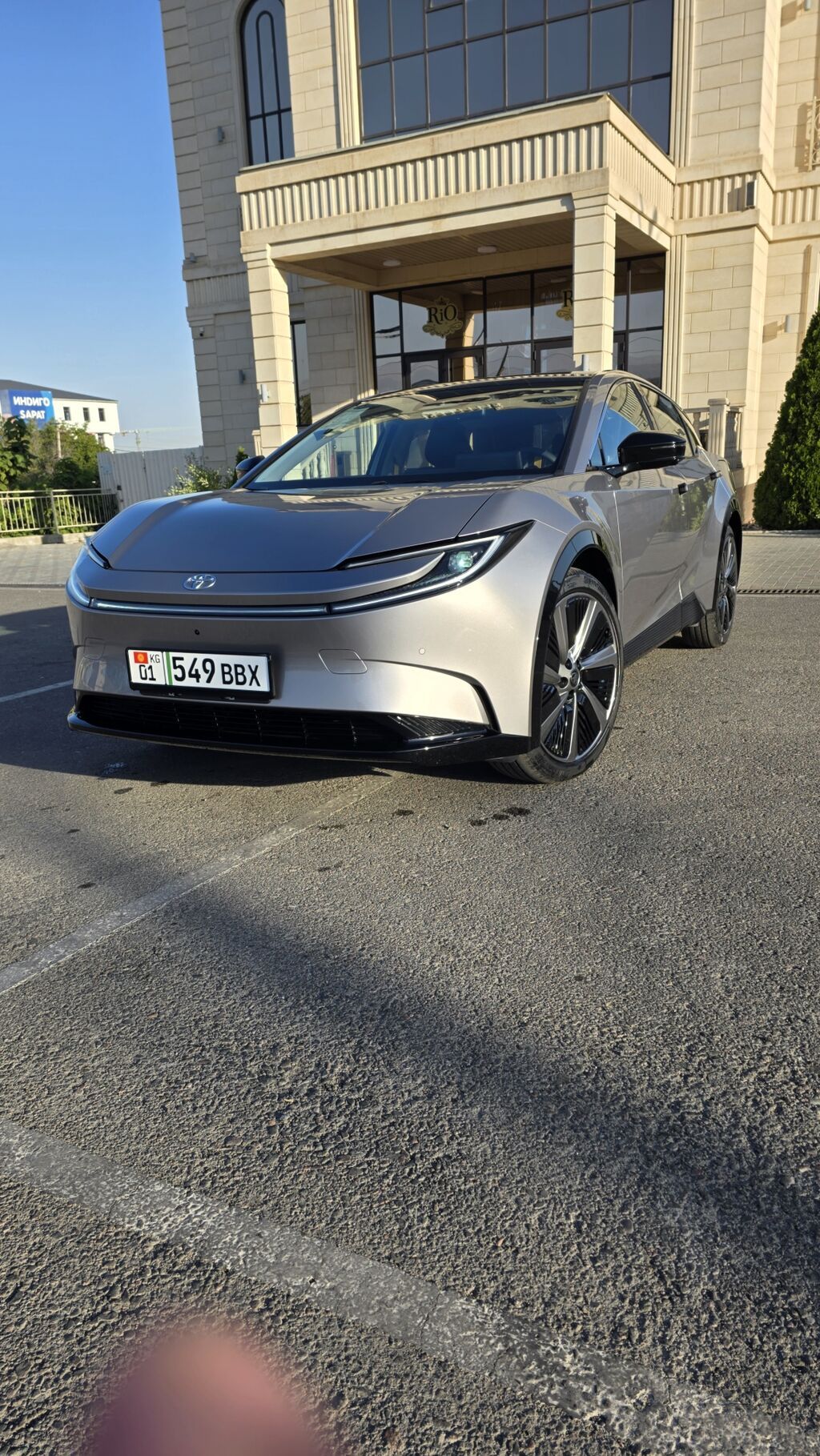 Toyota bZ5: 2026 г., Электромобиль, Лифтбек: фото 2