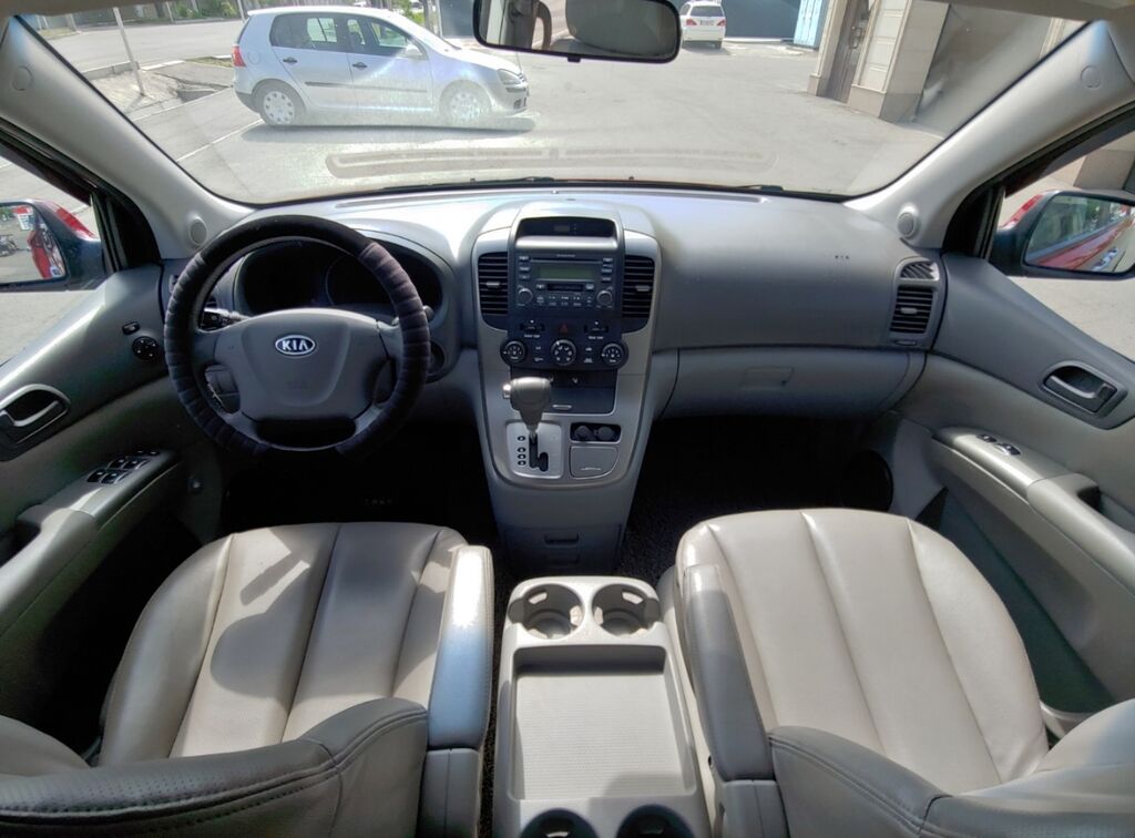 Kia Carnival 2010