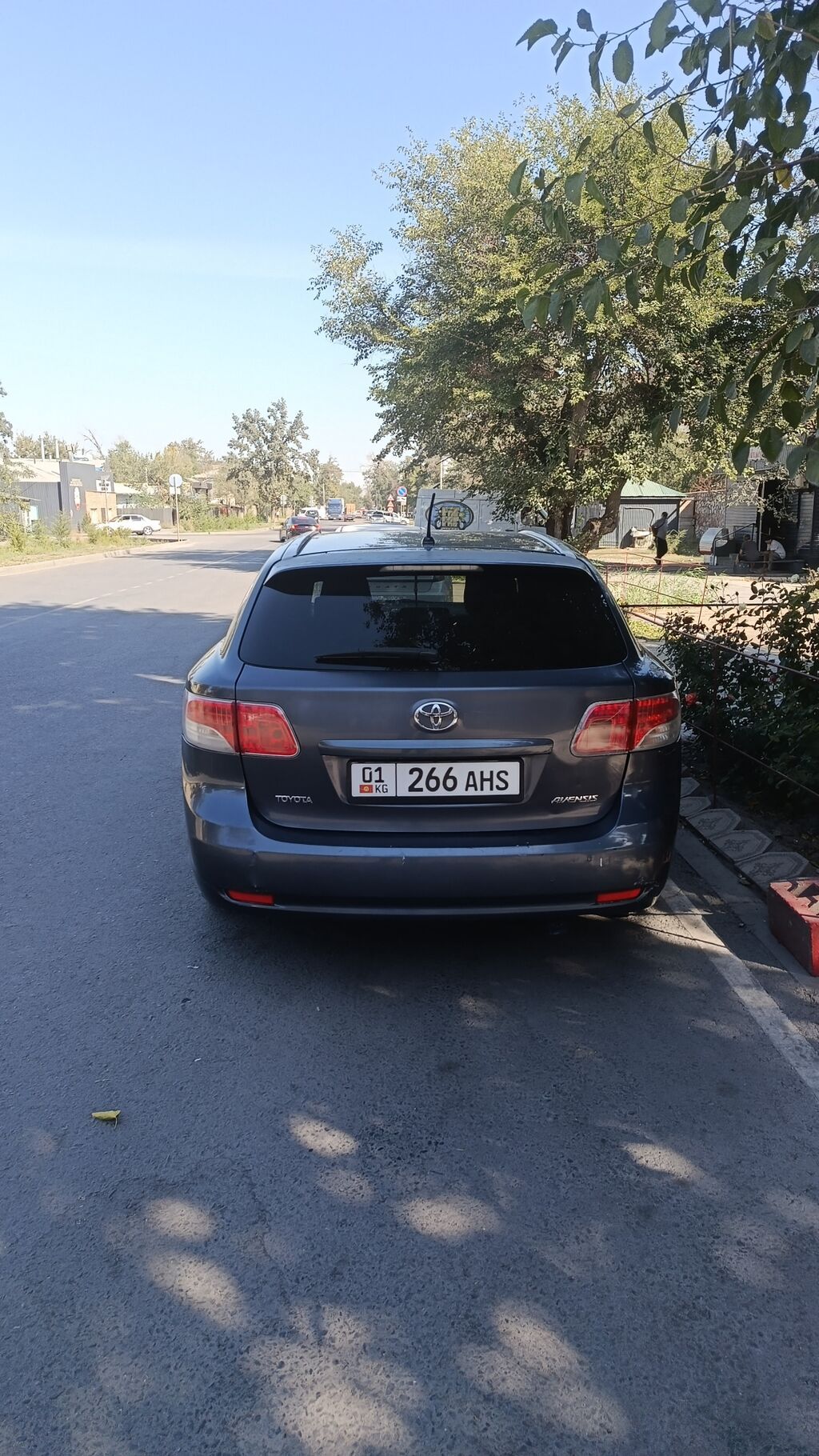 Toyota Avensis: 2009 г., 2.2 л, Автомат, Дизель, Универсал: фото 3