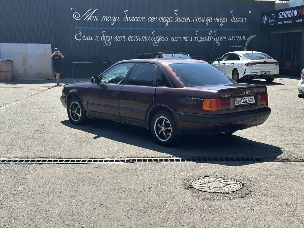 Audi 100: 1992 г., 2 л, Механика, Бензин, Седан: фото 2