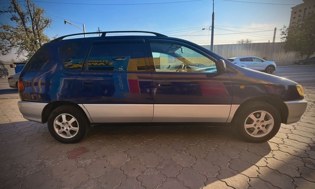Toyota Ipsum: 1998 г., 2 л, Механика, Бензин, Минивэн: фото 1