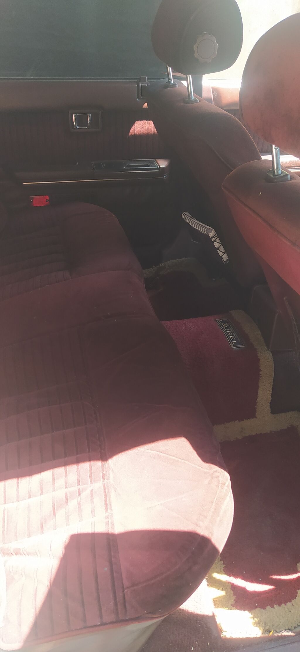 Nissan Laurel: 1986 г., 2.8 л, Механика, Дизель, Седан — фото 4