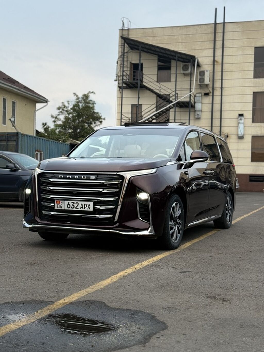 Toyota Alphard: 2024 г., 2 л, Автомат, Бензин, Минивэн: фото 1