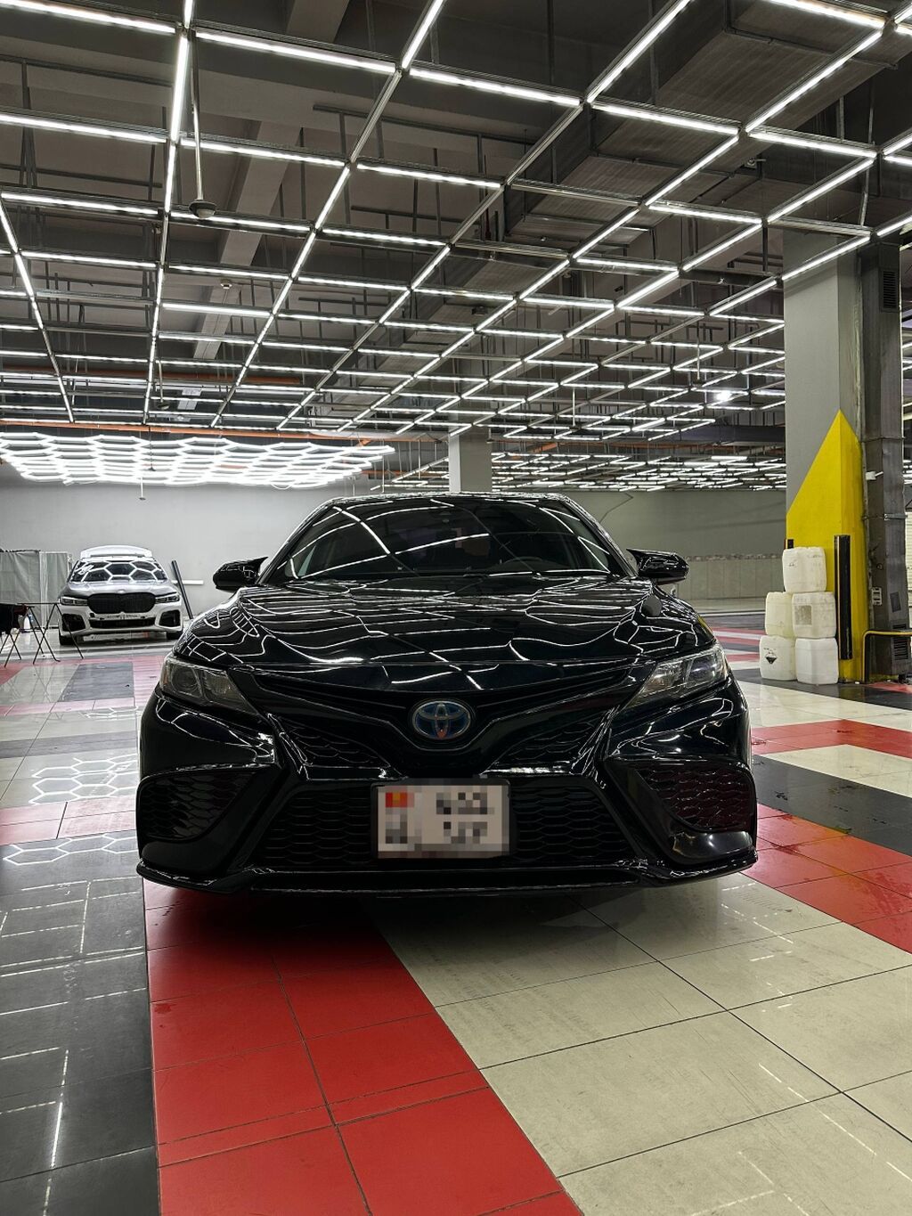 Toyota Camry: 2021 г., 2.5 л, Гибрид, Седан: фото 3