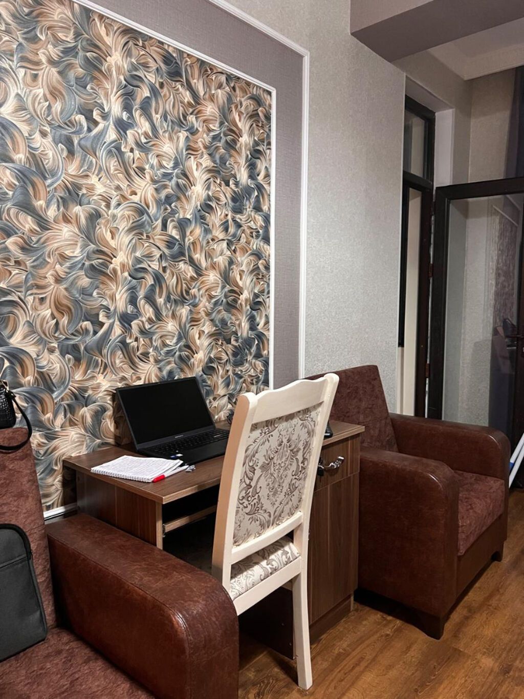 XANIM OTAQ YOLDAŞI AXTARILIR 2 xanım birlikdə yaşadıqları mənzilə