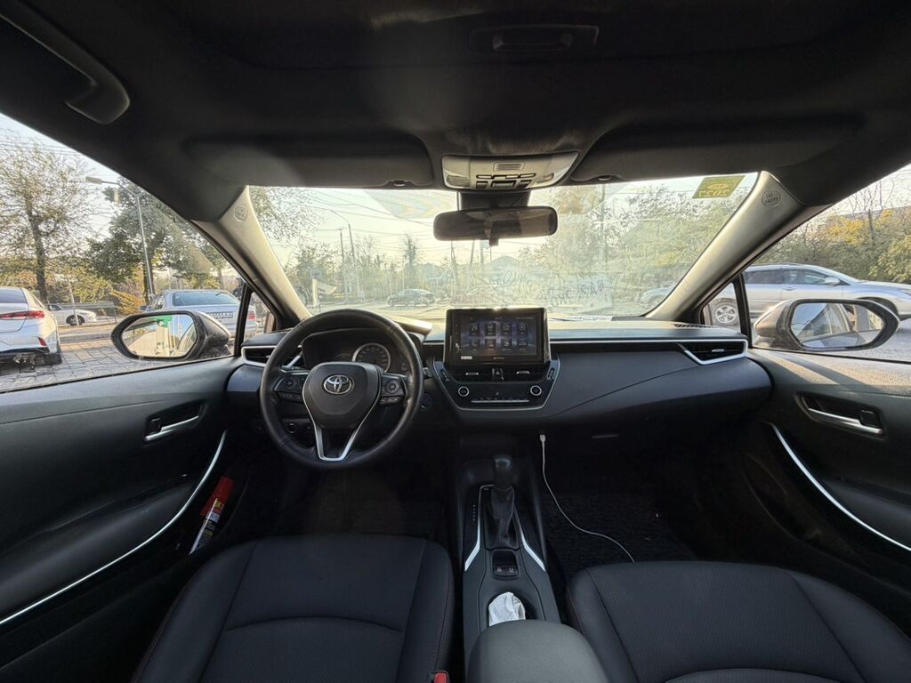 Toyota Corolla: 2020 г., 1.8 л, Вариатор, Гибрид, Седан: фото 6