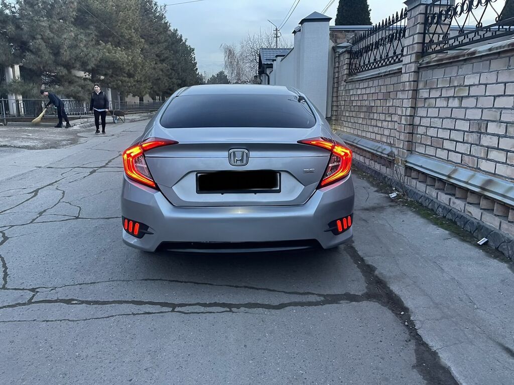 Honda Civic: 2018 г., 2 л, Вариатор, Бензин, Седан: фото 5
