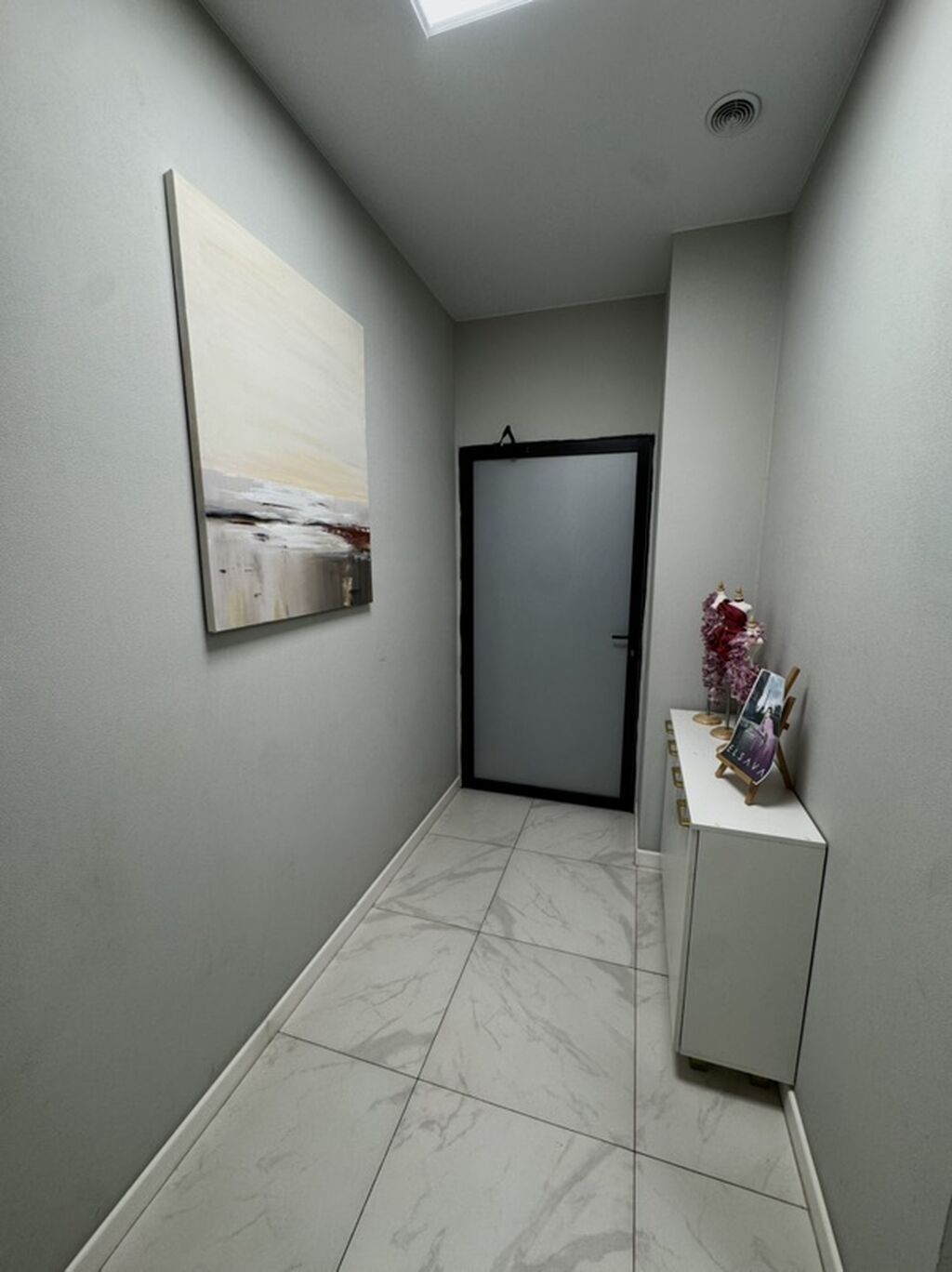 Бутик, 65 м², Без ремонта, Без оборудования