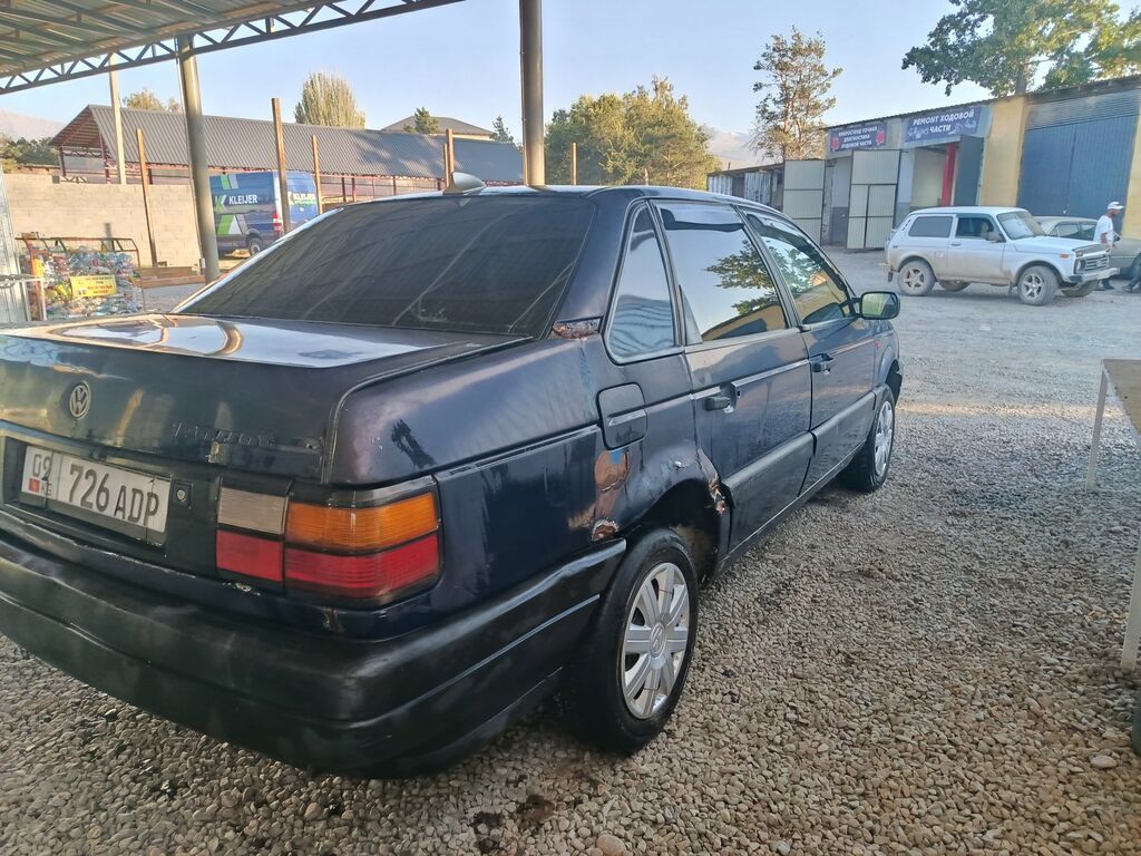 Volkswagen Passat: 1991 г., 1.8 л, Механика, Бензин, Седан: фото 5