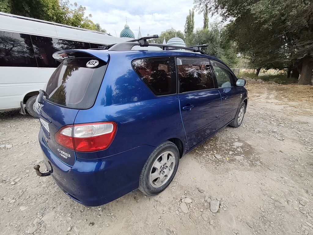 Toyota Avensis Verso: 2004 г., 2 л, Автомат, Бензин, Минивэн: фото 6