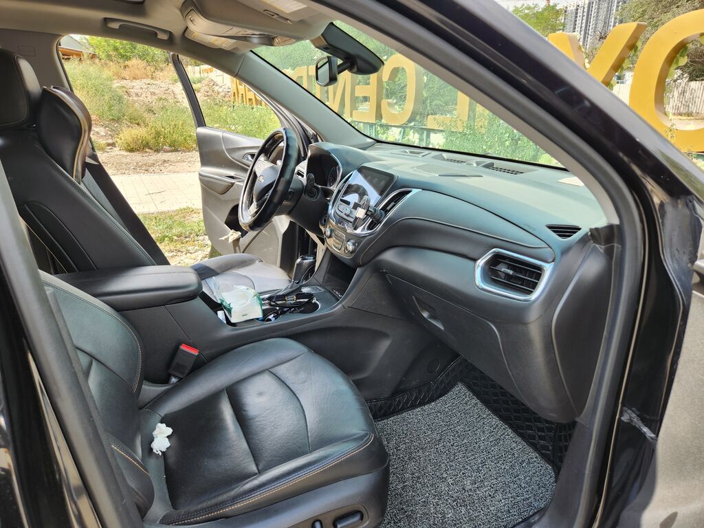 Chevrolet Equinox: 2018 г., 2 л, Автомат, Бензин, Кроссовер: фото 6