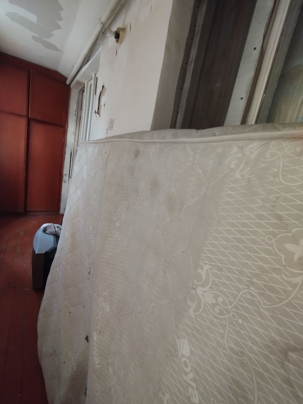 Saray, 3 otaqlı, Köhnə tikili, 73 kv. m