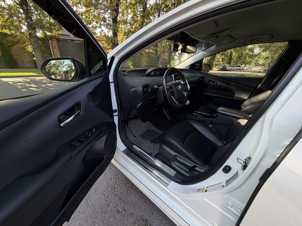Toyota Prius: 2019 г., 1.8 л, Автомат, Гибрид: фото 7
