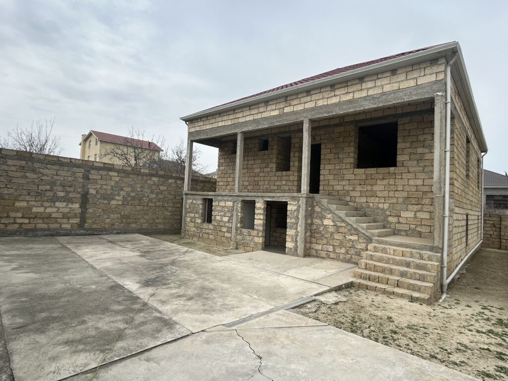 3 otaqlı, 136 kv. m, Təmirsiz