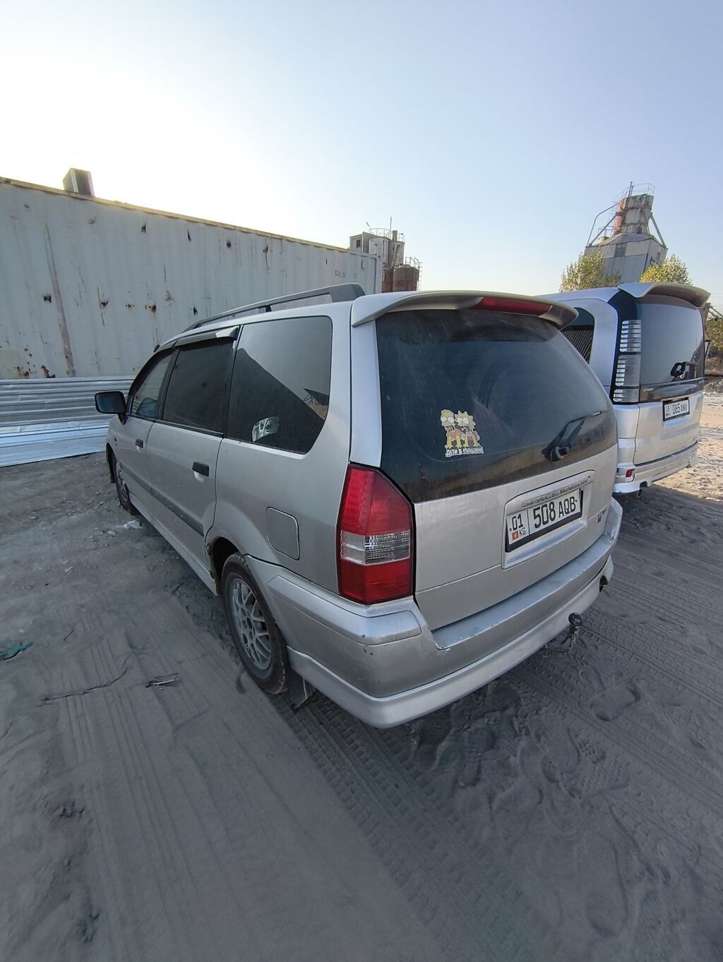 Mitsubishi Space Wagon: 1998 г., 2.4 л, Механика, Бензин, Минивэн: фото 3