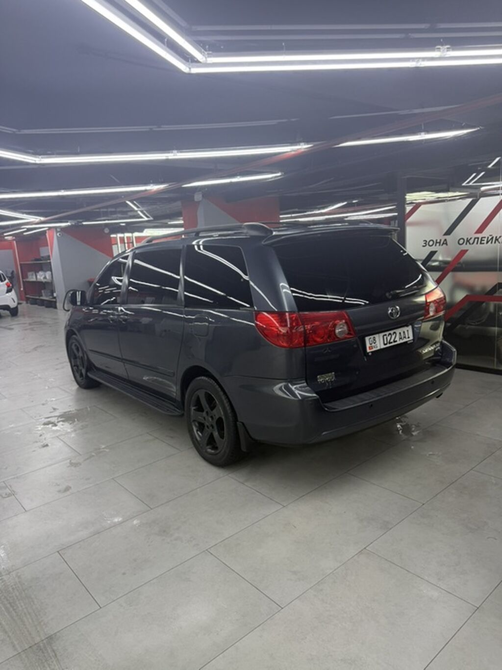 Toyota Sienna: 2010 г., 3.5 л, Автомат, Газ, Минивэн: фото 3