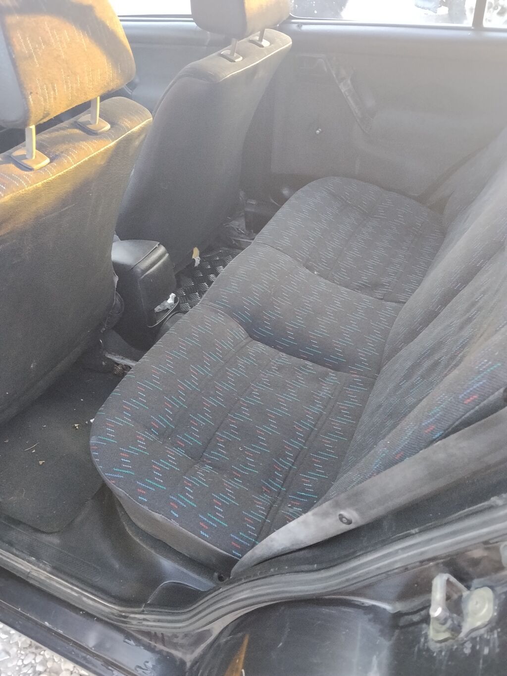 Volkswagen Golf: 1992 г., 1.6 л, Механика, Бензин, Хэтчбэк: фото 3