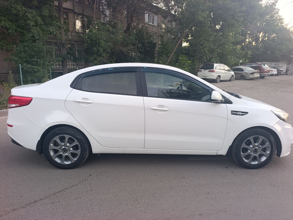 Kia Rio: 2016 г., 1.6 л, Механика, Бензин, Седан: фото 3