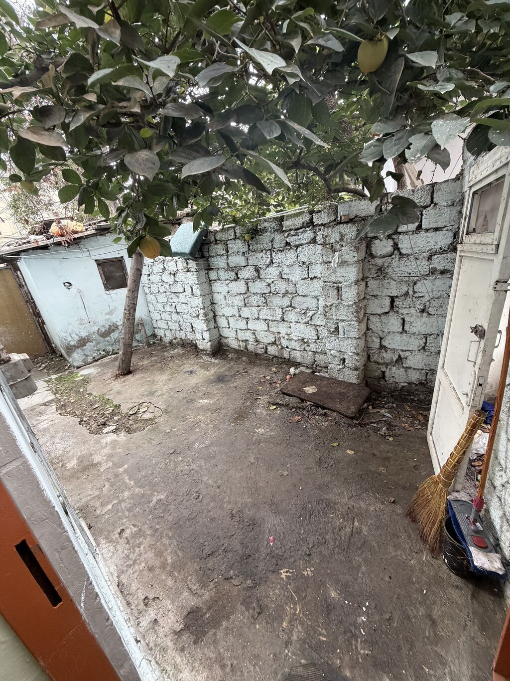 Kirayə ev 2 otaqlı. Komsamol dairəsində yerləşir. Xəritədə göstərilib