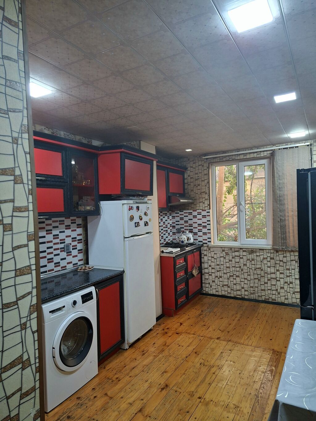 Bakı, Qaraçuxur qəs., 5 otaqlı, Köhnə tikili, 120 kv. m