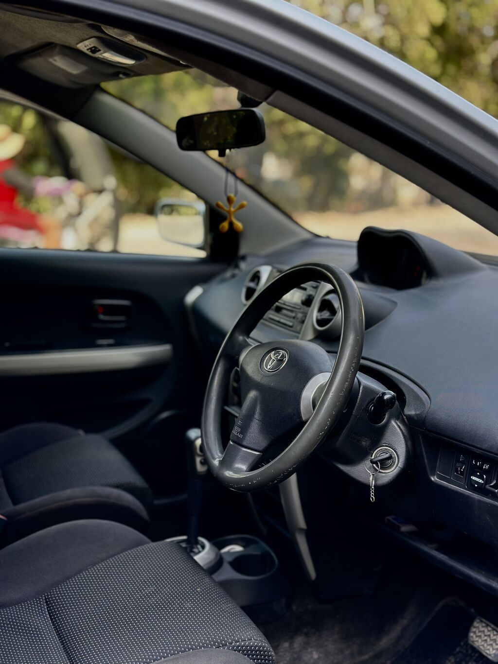 Toyota Ist: 2003 г., 1.3 л, Автомат, Бензин, Хэтчбэк: фото 5