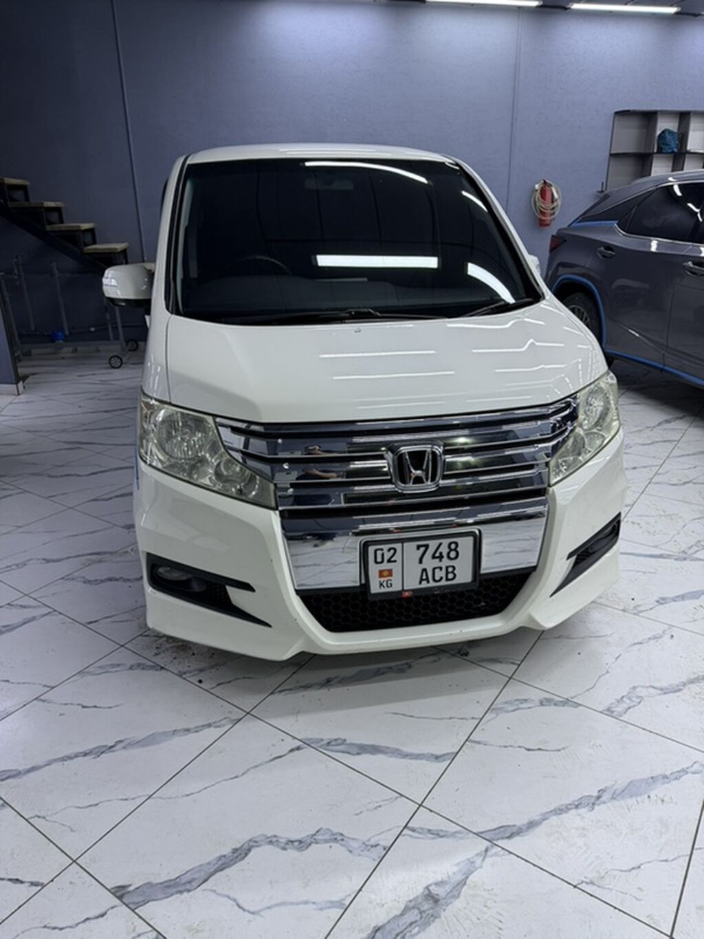 Honda Stepwgn: 2010 г., 2 л, Автомат, Газ, Минивэн: фото 2