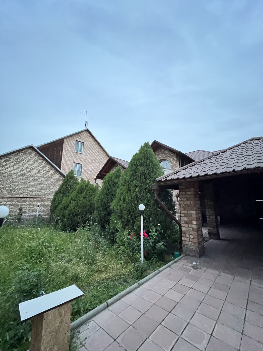 190 м², 6 комнат, Бронированные двери, Парковка, Забор, огорожен