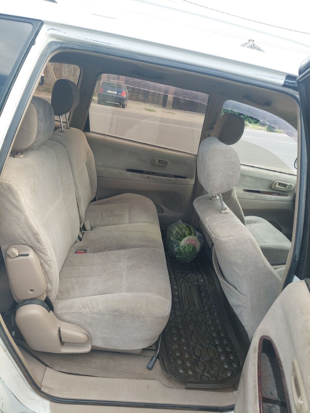 Toyota Ipsum: 2000 г., Автомат, Бензин, Минивэн: фото 2