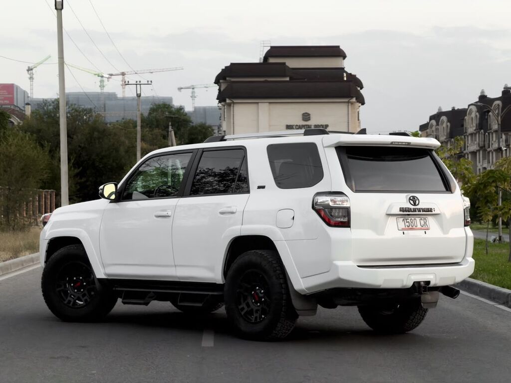 Toyota 4Runner: 2022 г., 4 л, Автомат, Бензин, Внедорожник: фото 7