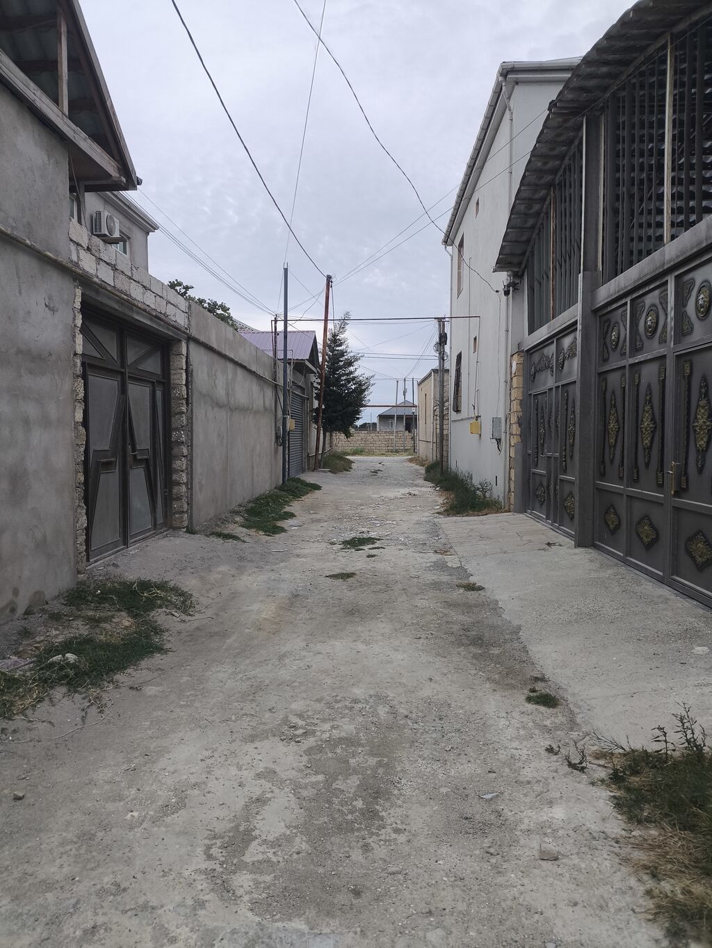Satılır: həyət evi - Tikili: 1 mərtəbəli, bütöv birmərtəbə plan