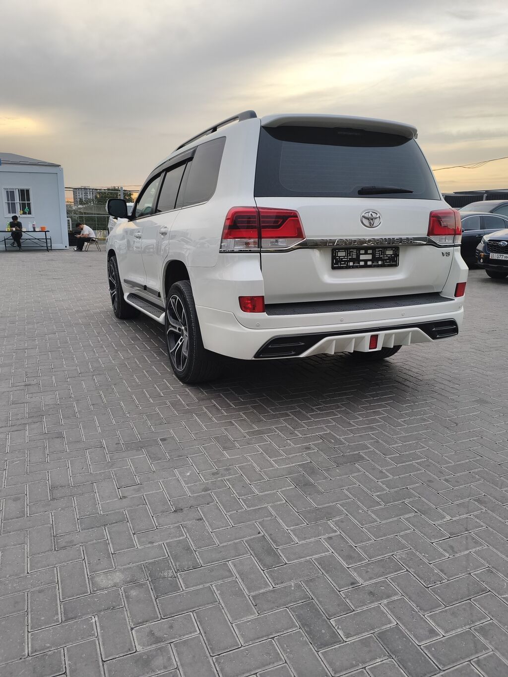 Toyota Land Cruiser: 2016 г., 4.5 л, Автомат, Дизель, Внедорожник: фото 4
