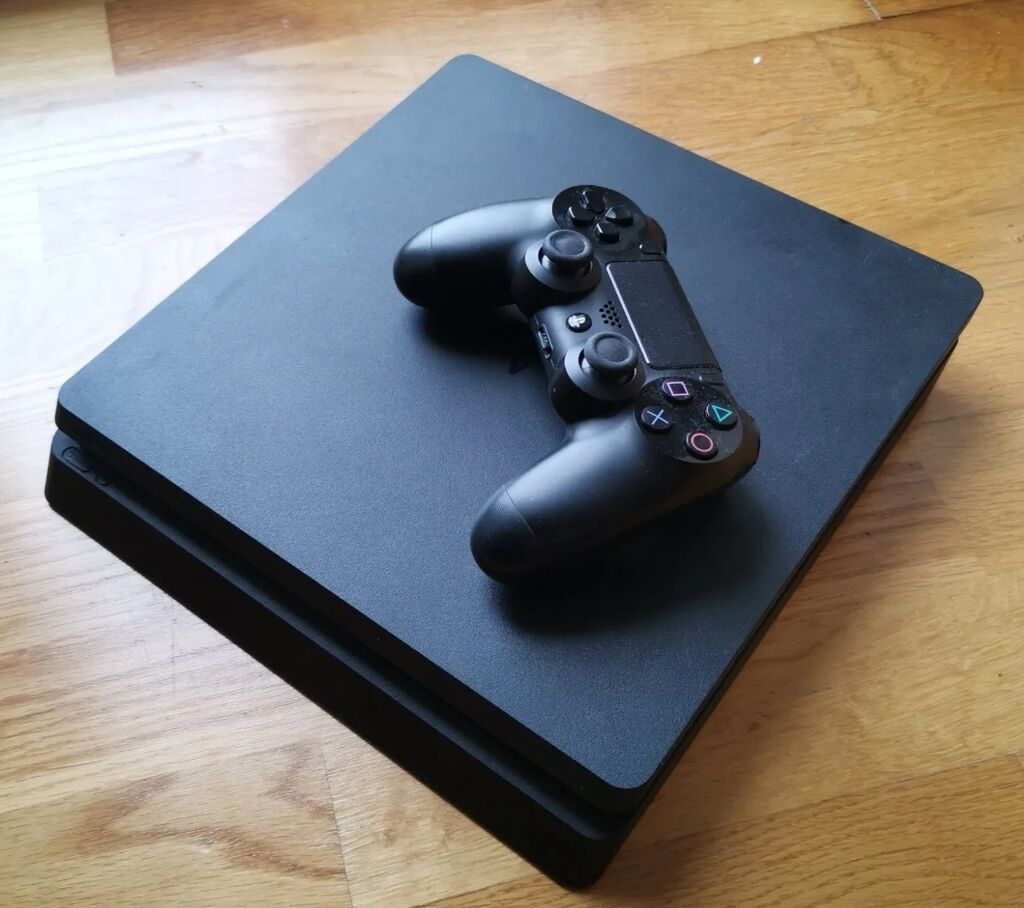 PS4 (Sony Playstation 4): Sony playstation 4 slim 500gb.Ide sa 2 dzojstika i svim na lalafo.rs PS4 (Sony Playstation 4): Sony playstation 4 slim 500gb.Ide sa 2 dzojstika i svim