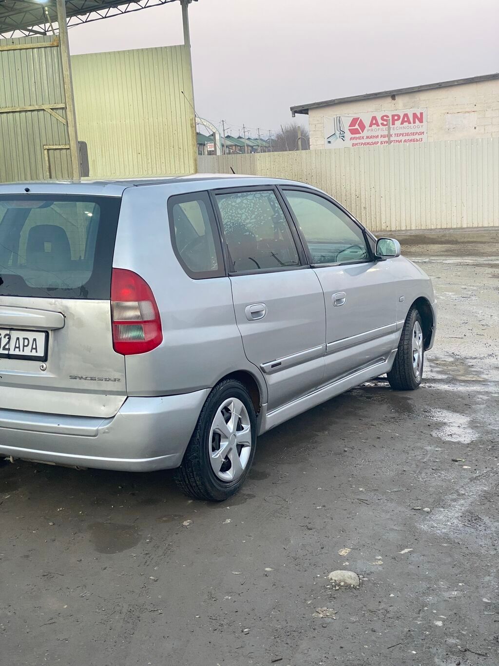 Mitsubishi Space Star: 2001 г., 1.3 л, Механика, Бензин, Седан: фото 2