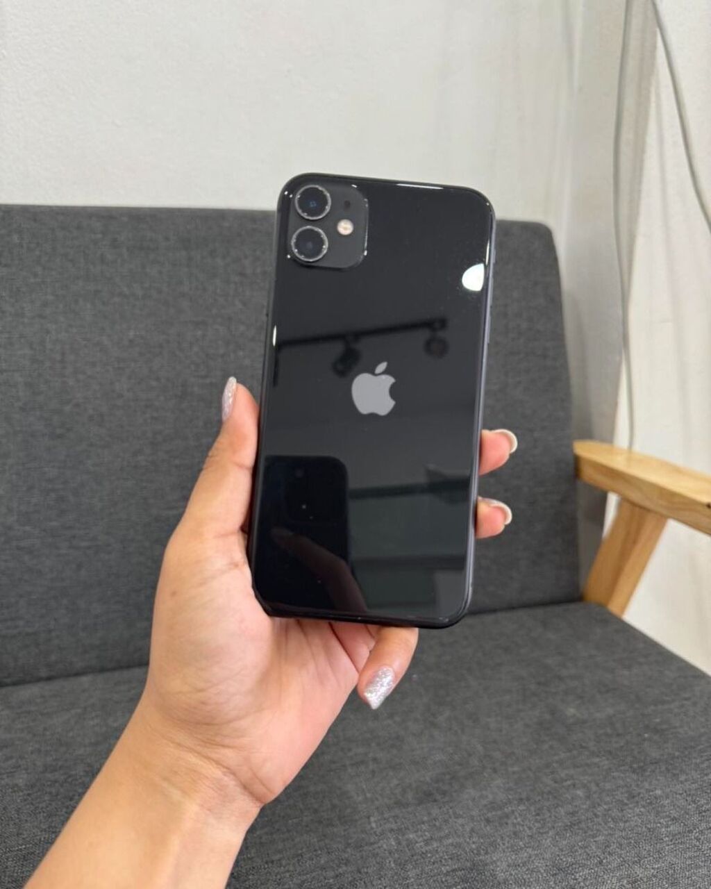 Apple iPhone: Prodajem Iphone 11, korišćen ali potpuno očuvan i u super stanju