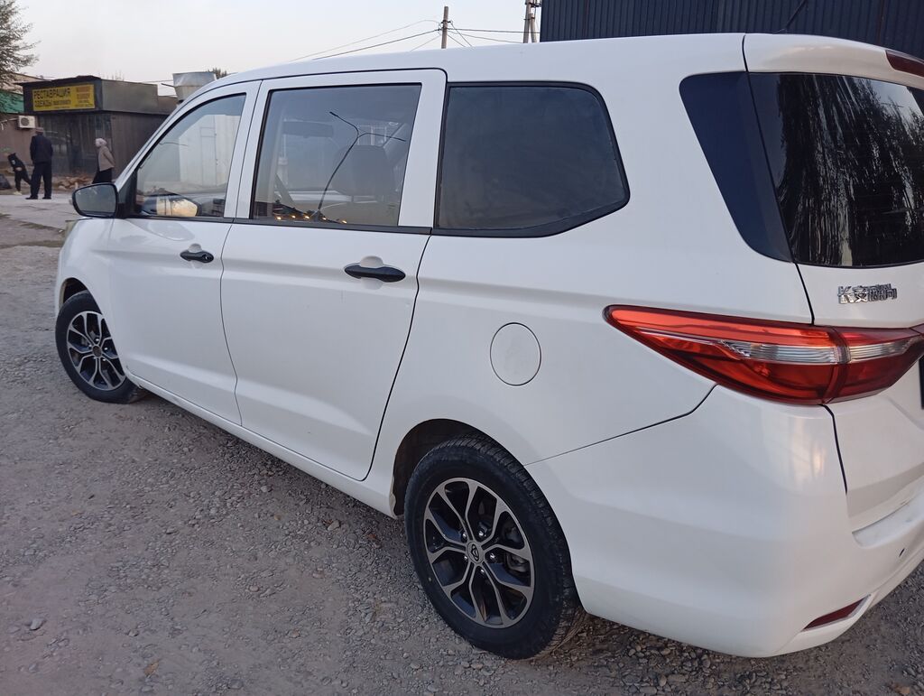 Changan Auchan A600 EV: 2022 г., 2 л, Автомат, Электромобиль, Минивэн: фото 2