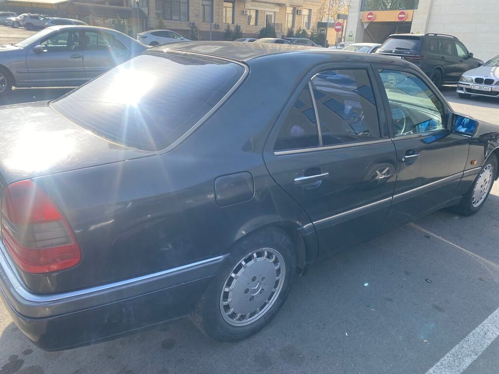 Mercedes-Benz C-Class: 1994 г., 2 л, Автомат, Бензин, Седан: фото 3