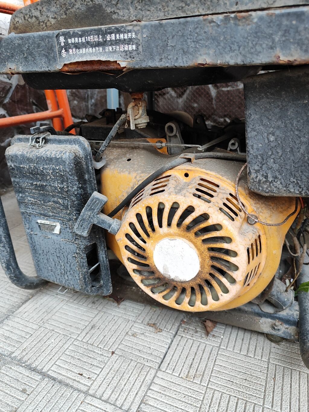 Генератор -бензиновый на 8 KW заводится и с аккумулятора . работает — фото 3