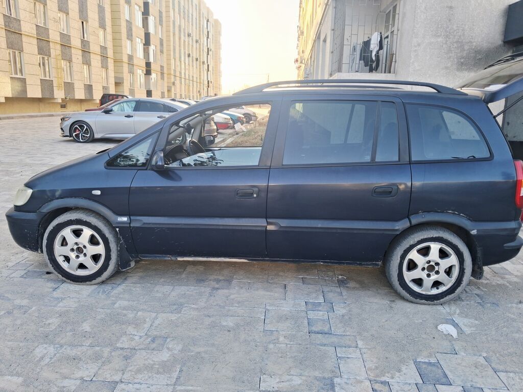 Opel Zafira: 2002 г., Механика, Бензин, Минивэн: фото 3