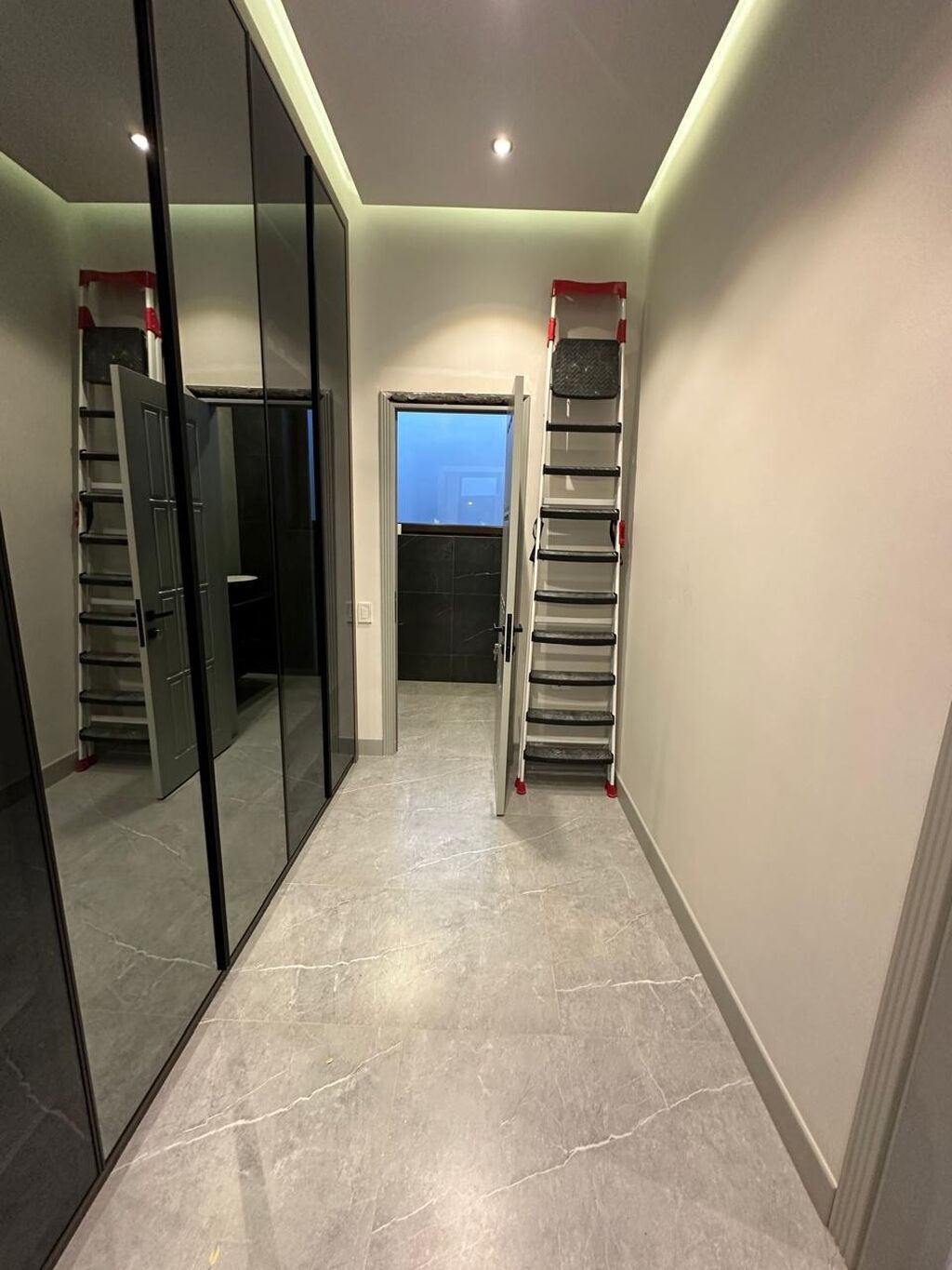 4 otaqlı, 300 kv. m, Yeni təmirli