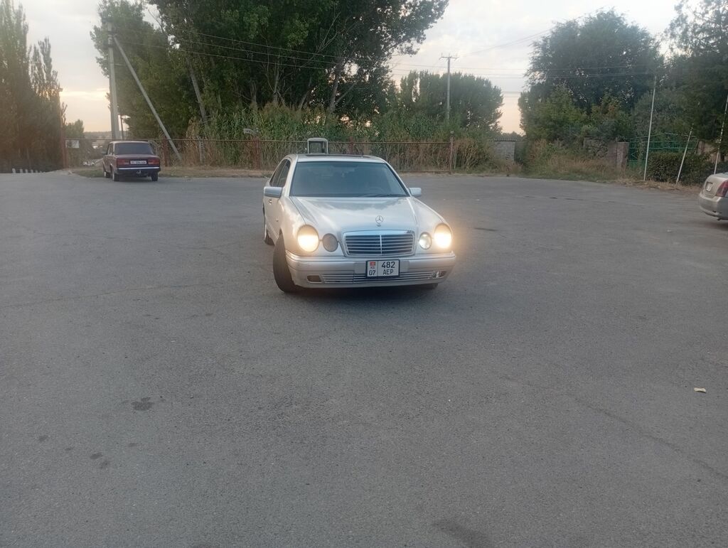 Mercedes-Benz E-Class: 1997 г., 2.3 л, Механика, Бензин, Седан: фото 5