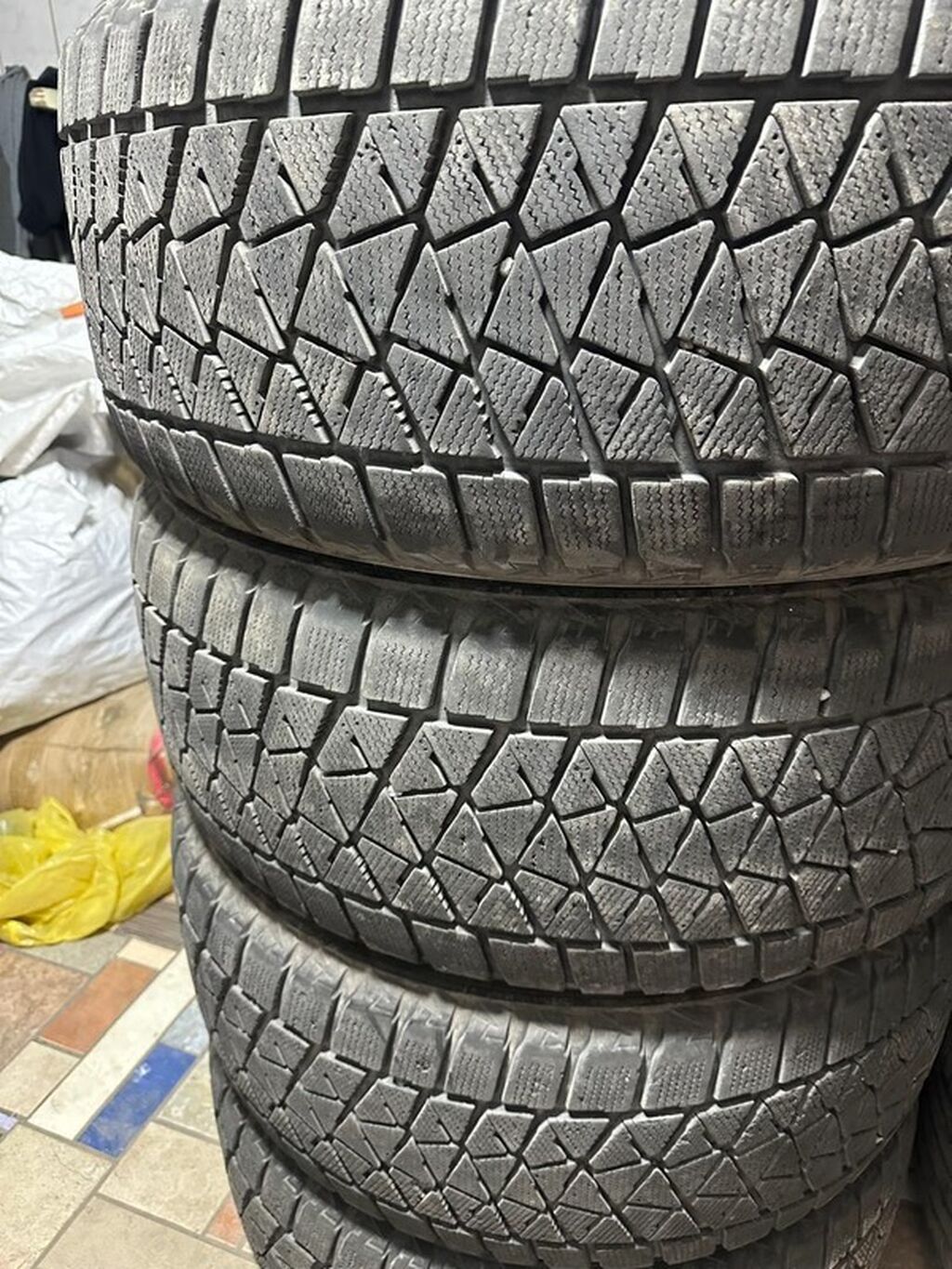 Комплект зимних шин Bridgestone Blizzak размером 285/50 R20. На: фото 3