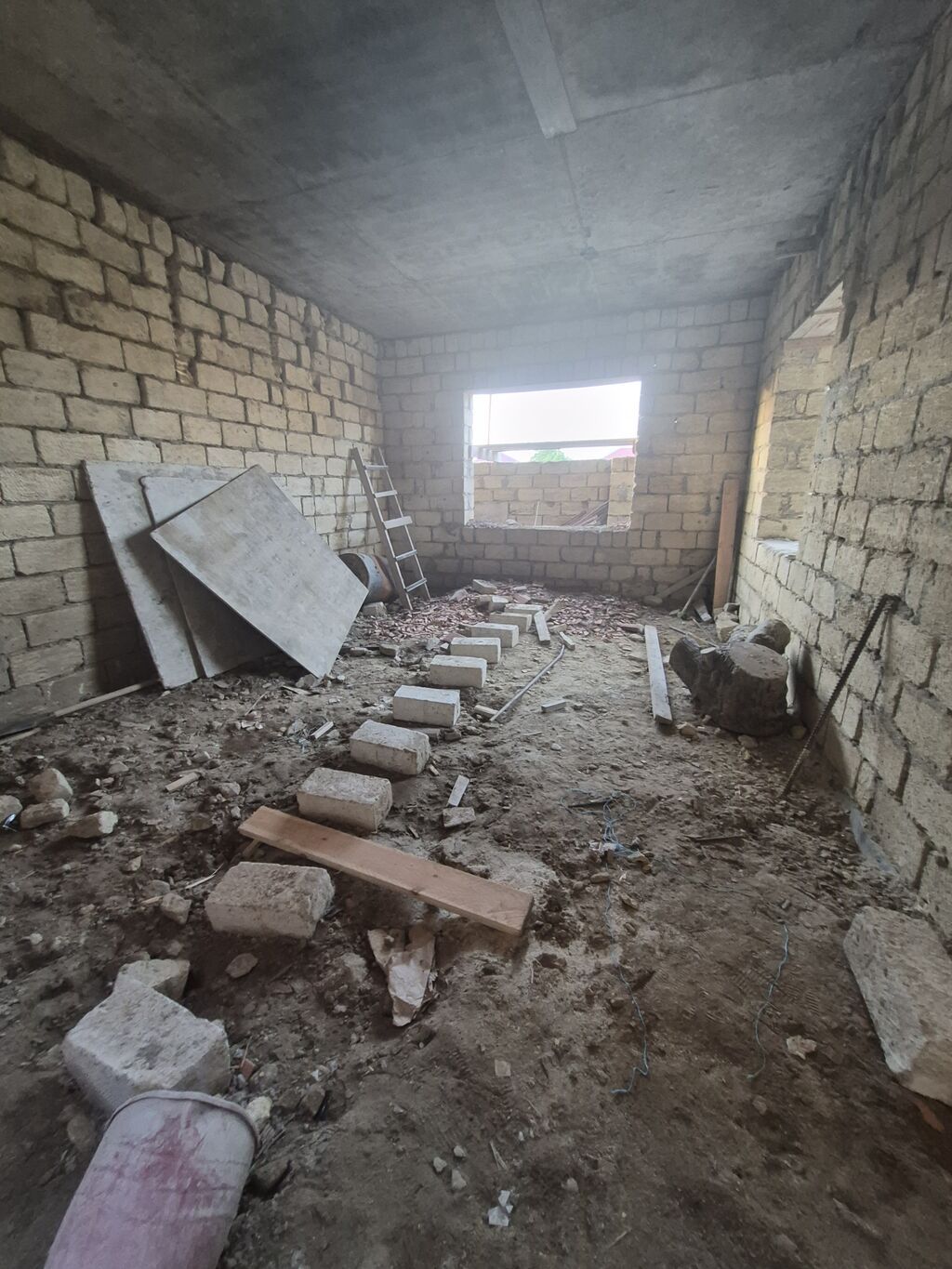 4 otaqlı, 90 kv. m, Kredit yoxdur, Təmirsiz