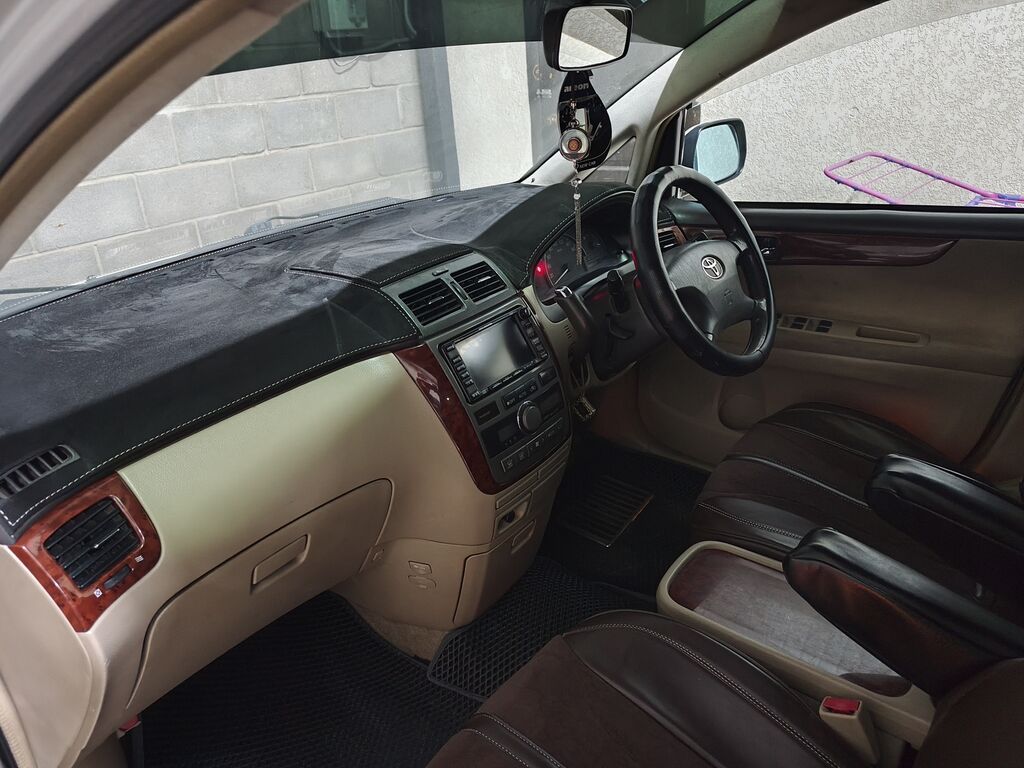 Toyota Avensis Verso: 2003 г., 2.4 л, Автомат, Бензин, Минивэн: фото 7