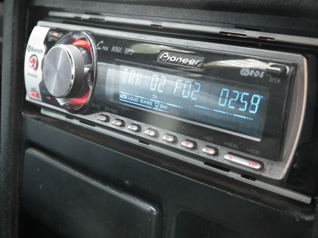 Плохая магнитола. Pioneer deh p65bt. Pioneer deh 65bt. Магнитола Пионер 65wx4. Автомагнитола Pioneer deh-p80mp.