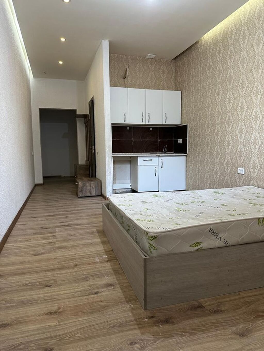 950$ за кв/м Комната-студия с ремонтом - Просторное прямоугольное: фото 7