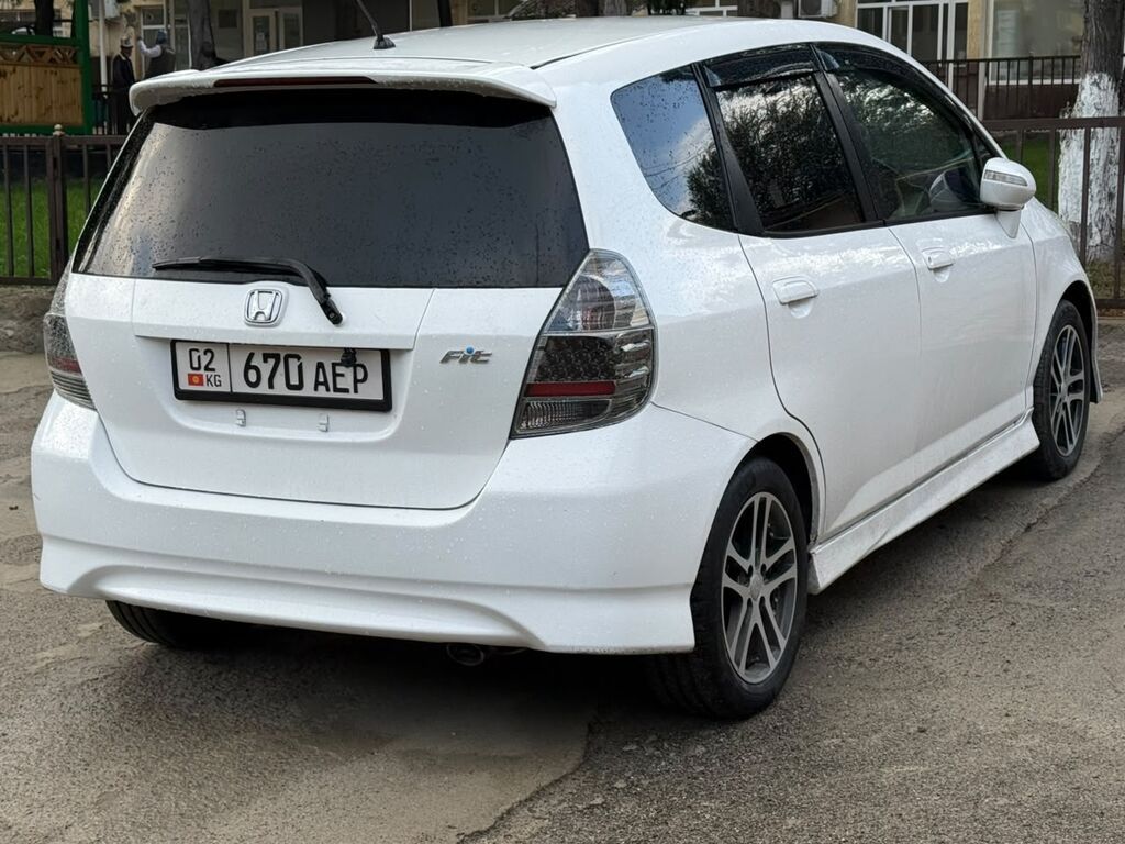 Honda Fit: 2006 г., Автомат, Бензин, Хэтчбэк: фото 2