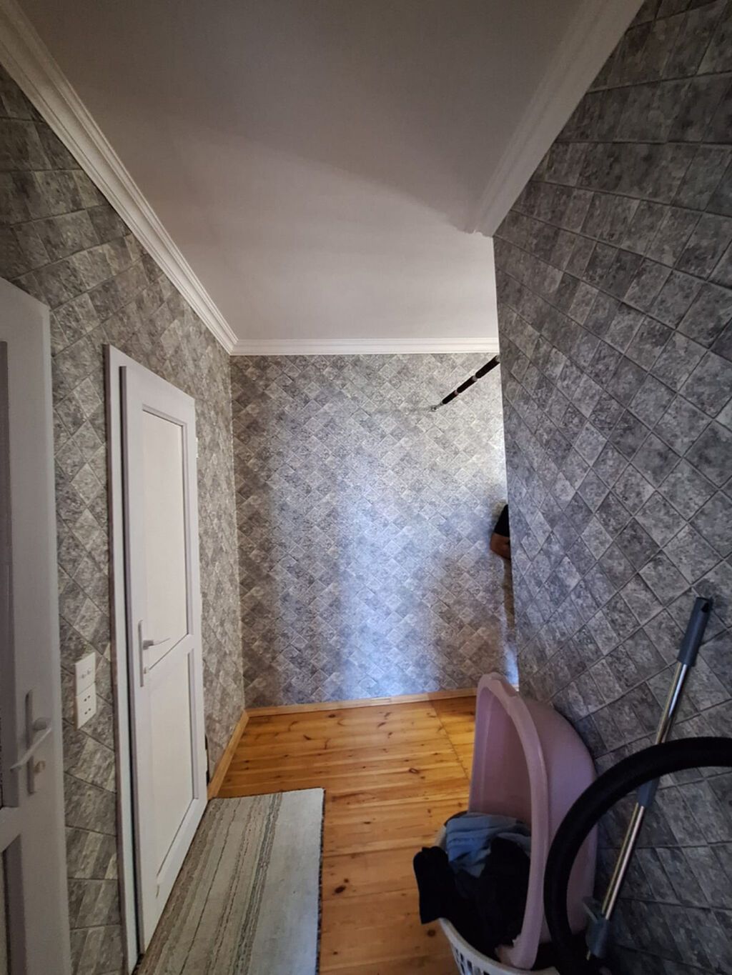 Bakı, Bakıxanov qəs., 4 otaqlı, Köhnə tikili, m. Neftçilər, 72 kv. m