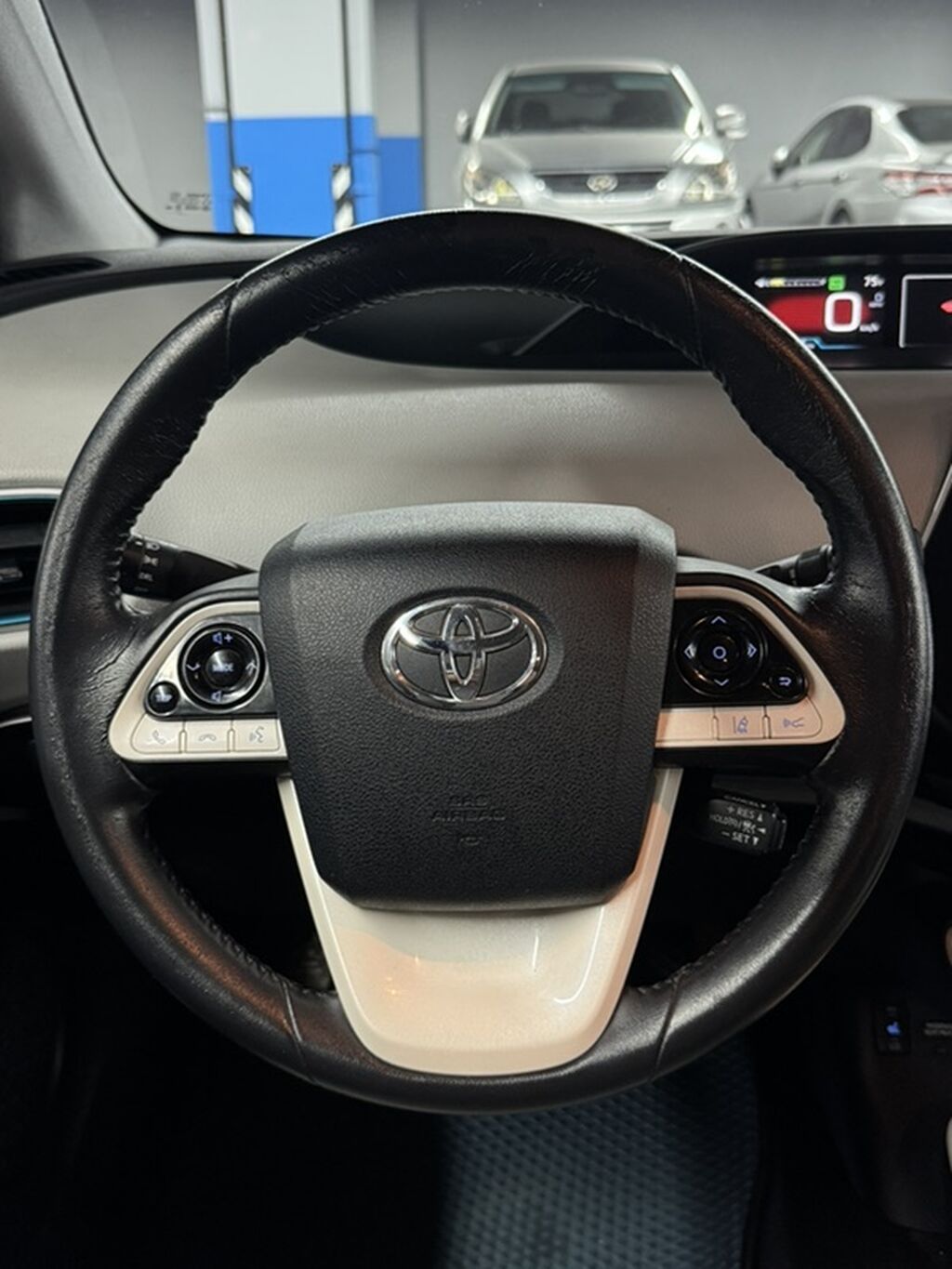 Toyota Prius: 2017 г., 1.8 л, Автомат, Гибрид, Лифтбек: фото 6