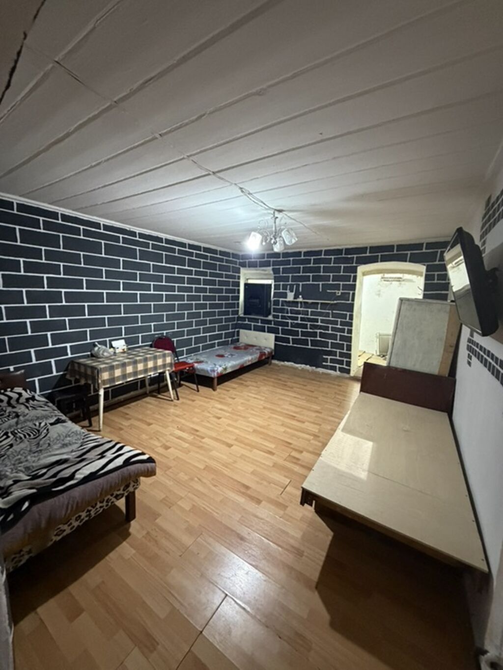 Nizami metrosuna 10 dq məsafədə Oğlan Otağ yoldaşı axtarılır kaminal